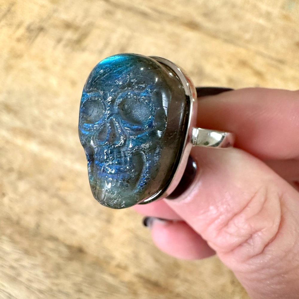 Blue Flash Labradorite Skull Ring - Adjustable Sterling Silver Band - Picture 5 of 7